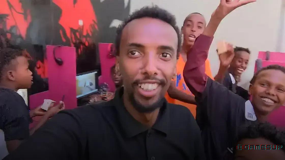 internet cafe gamers